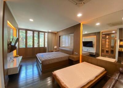 Siri Square  Modern 3 Bedroom Townhouse For Sale in Sathorn