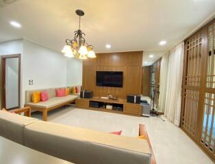 Siri Square  Modern 3 Bedroom Townhouse For Sale in Sathorn