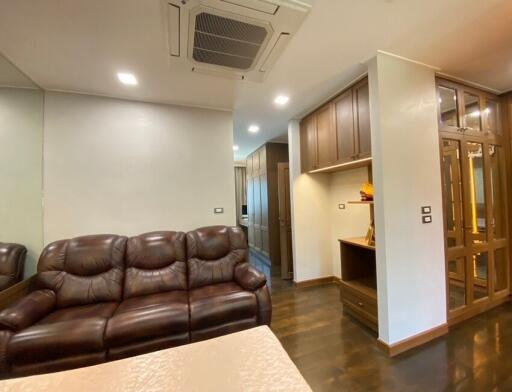 Siri Square  Modern 3 Bedroom Townhouse For Sale in Sathorn