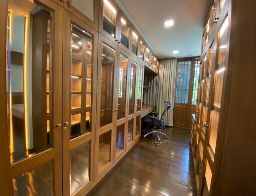 Siri Square  Modern 3 Bedroom Townhouse For Sale in Sathorn