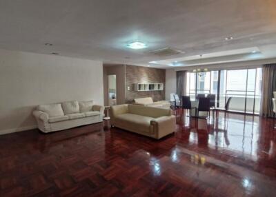 Le Premier 1  Renovated 2 Bedroom Condo in Central Asoke