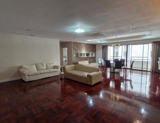 Le Premier 1  Renovated 2 Bedroom Condo in Central Asoke