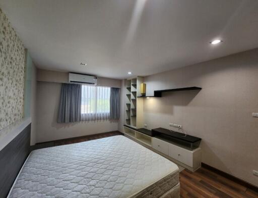 Le Premier 1  Renovated 2 Bedroom Condo in Central Asoke