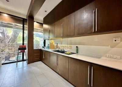 Lotus Point  Wonderful 4 Bedroom Townhouse For Rent in Ekkamai