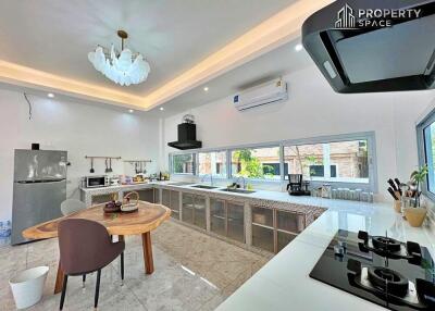 6 Bedroom Luxury Pool Villa In Huai Yai Pattaya For Rent