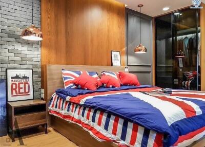 Modern bedroom with warm wooden walls and Manchester Red theme