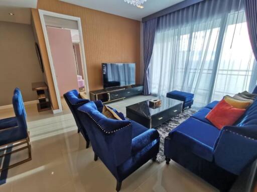 Spacious and elegantly furnished living room with modern amenities