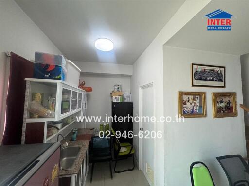 Compact and equipped kitchen space with ample storage
