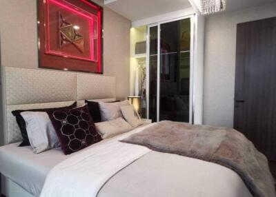 Elegant modern bedroom with sophisticated decor