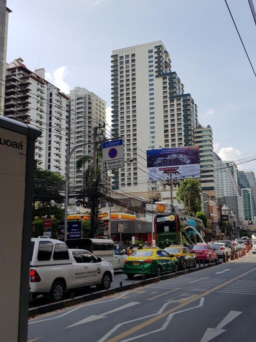 Large Condo Asoke Sukhumvit 21