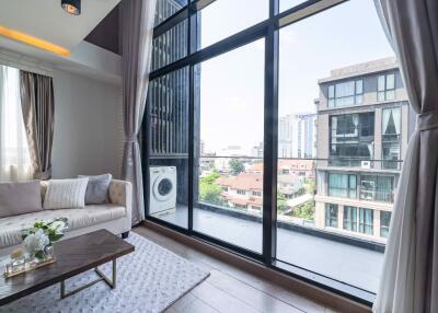 3 bed Duplex in The Unique Sukhumvit 62/1 Phrakhanong District D020960