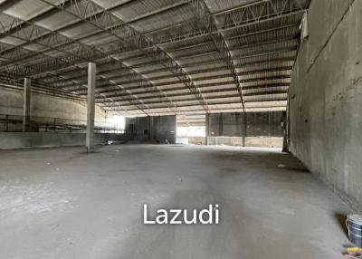 Warehouse for rent on main road in Nakhonratchasima Centre