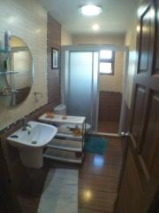 Spacious bathroom with modern amenities