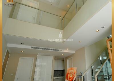 Sale The Room Sukhumvit 21 luxury condo in the heart of Asoke near BTS and MRT fully furnished