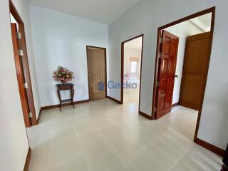 4 Bedrooms House in Baan Chalita Na Kluea H011594
