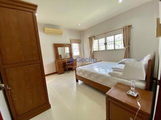 4 Bedrooms House in Baan Chalita Na Kluea H011594