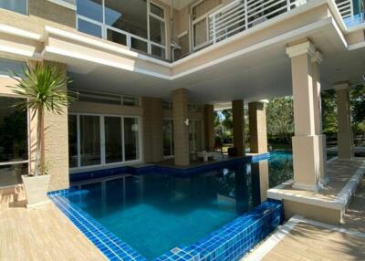 3 brs  beachfront Villa for sale