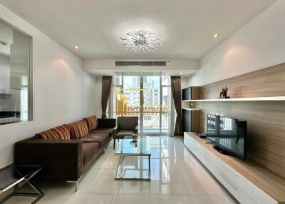 Stylish 2 Bedroom Apartment in Phrom Phong