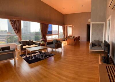 For Sale Bangkok Condo The Fine at Rive Charoen Nakhon BTS Thon Buri Khlong San