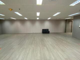 For Sale and Rent Bangkok Office Rama 4 MRT Lumpini Bang Rak