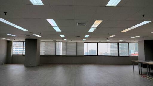 For Sale and Rent Bangkok Office Rama 4 MRT Lumpini Bang Rak