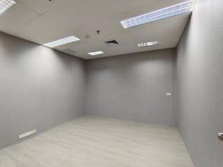 For Sale and Rent Bangkok Office Rama 4 MRT Lumpini Bang Rak