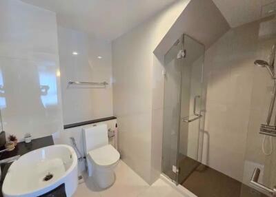 2 ห้องนอน, 2 ห้องน้ำ บ้าน ราคา ฿ 42,000/เดือน
