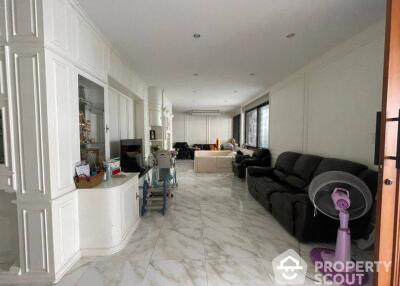 5-BR House in Bang Kho Laem