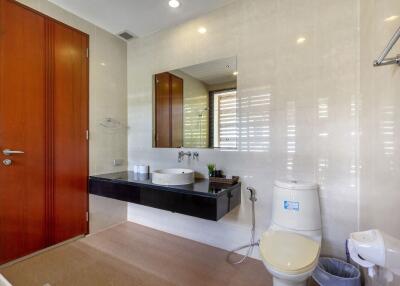Modern spacious bathroom with elegant fixtures