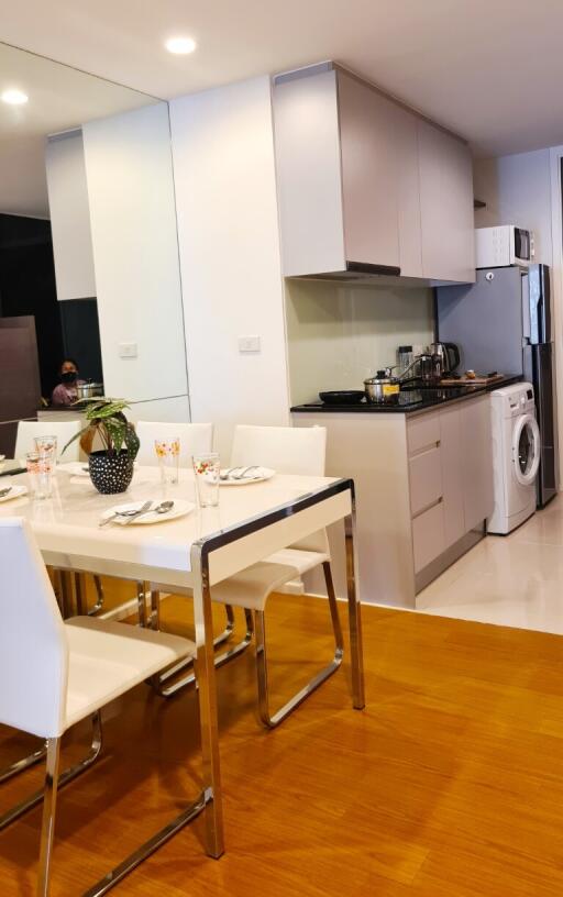 Modern kitchen with integrated dining area