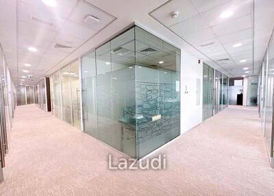 399 قدم مربع مكتب مدرجة بسعر AED 14,000./شهر