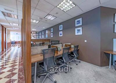 199 قدم مربع مكتب مدرجة بسعر AED 8,000./شهر