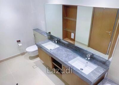 Lazudi presents to you a 2 BR apartment at the Marina with a breathtaking view!