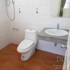 Modern bathroom with white ceramic fixtures and granite countertop