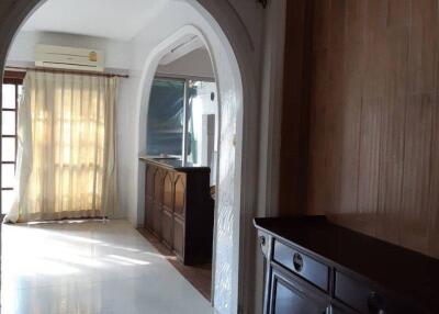 6-BR Townhouse near BTS Thong Lor