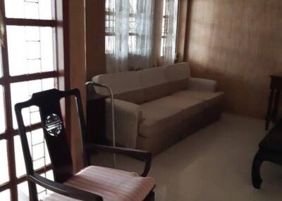 6-BR Townhouse near BTS Thong Lor