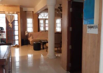 6-BR Townhouse near BTS Thong Lor