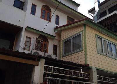 6-BR Townhouse near BTS Thong Lor