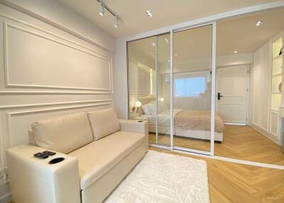 One bed unit newly renovated for sale in Nimman area