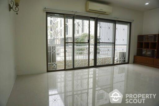 5-BR Townhouse near BTS Thong Lor