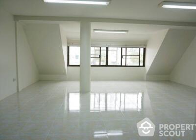 5-BR Townhouse near BTS Thong Lor