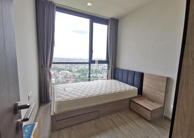 Spacious bedroom with city view and natural lighting