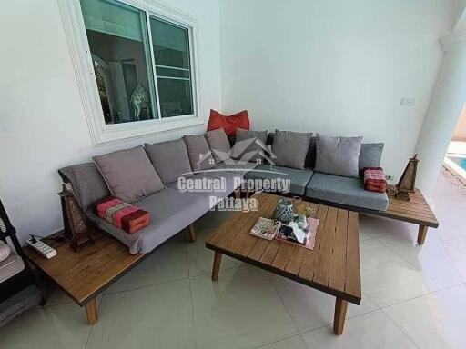 Large house, with private pool and 2 guest-houses for sale in Bang Saray.