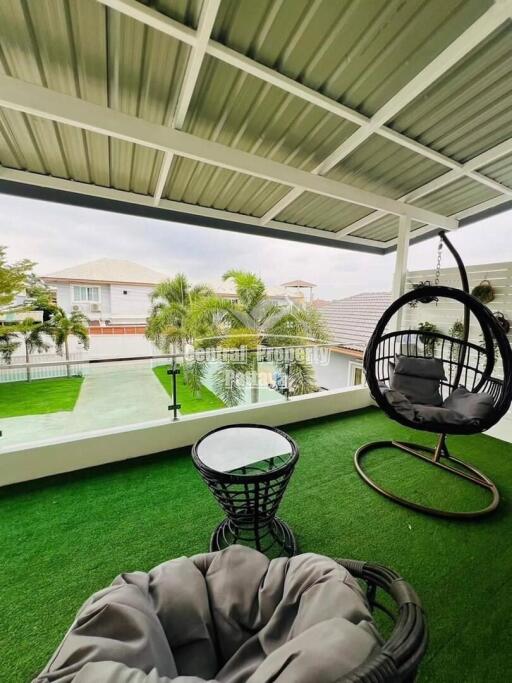 Spacious, 3 bedroom, 3 bathroom house with large garden for sale in East Pattaya.