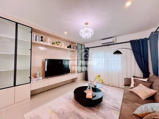 Spacious, 3 bedroom, 3 bathroom house with large garden for sale in East Pattaya.