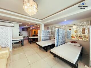 Prime investment opportunity, guesthouse, coffee shop and spa for sale in central Pattaya.