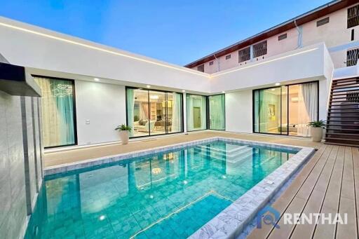 Ready to move in modern pool villa Pattaya