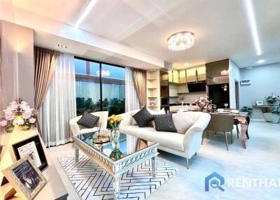 Ready to move in modern pool villa Pattaya