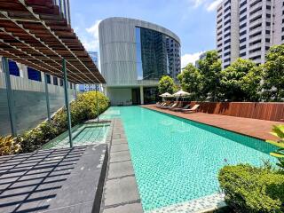 2-bedroom high-end condo for sale close to BTS Ratchadamri