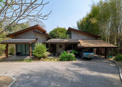 3 Bedroom Pool Villa overlooking Scenic Valley in Mae Rim